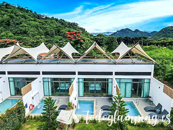 La villa con piscina privada x10 y el complejo khaoyai Nordic Tent con certificación SHA